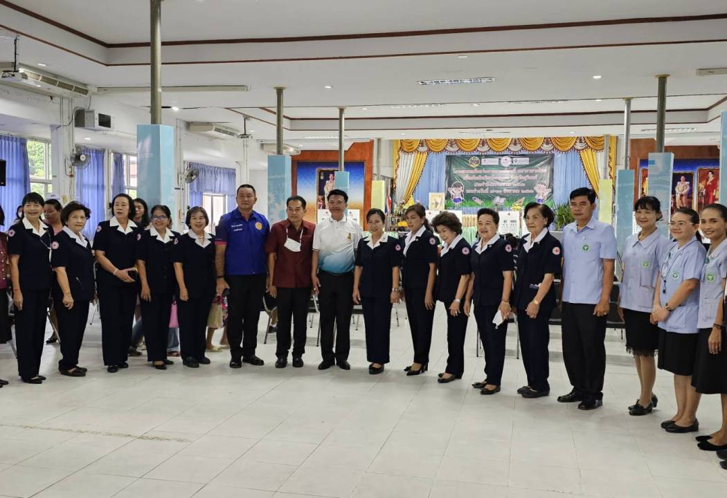 โครงการตัดแว่นสายตาเคลื่อนที่สภากาชาดไทยเพื่อเด็กนักเรียนในชนบท